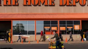 Read more about the article Home Depot Confronts Largest Revenue Miss in Over Two Decades: Analysis of Share Price Target
